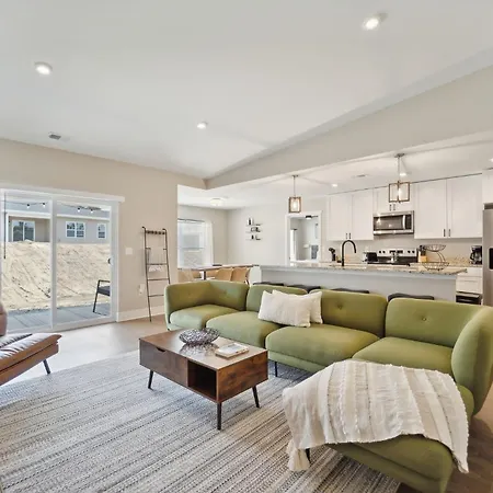 Spacious 9Br 9Ba Combined Condos In Traverse City